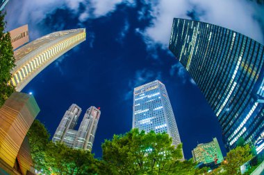 Tokyo Shinjuku gökdelenler gece görüşü
