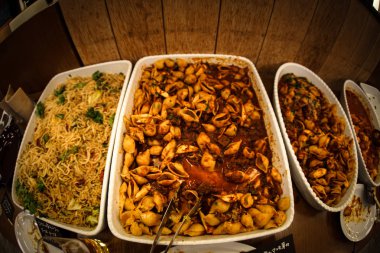 Restorandaki yemek manzarası.