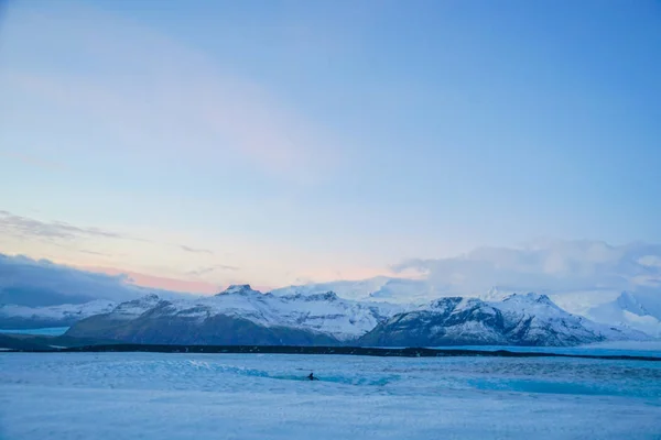 冰岛覆盖着白雪的高山和黄昏 Vatnajokull — 图库照片