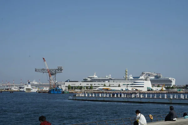 Yokohama Bay Bridge Και Πολυτελές Liner — Φωτογραφία Αρχείου
