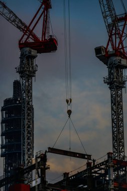 Yüksek katlı bir binanın inşaat alanı