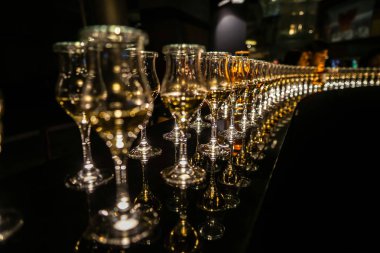 İçki ve şarap kadehi.