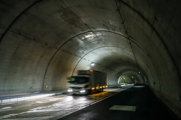 Image of the tunnel