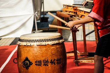 Taiko 'ya çarpan çocukların görüntüleri