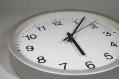 Basit saat, seçici odaklanma