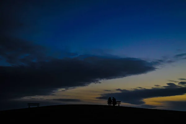 Parent Child Sit Sunset Hills Bench — Stock Photo, Image