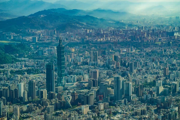 Taipei Ορίζοντα Όπως Φαίνεται Από Ένα Αεροπλάνο — Φωτογραφία Αρχείου