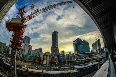 Yüksek binalardan ve gökyüzünden Shibuya