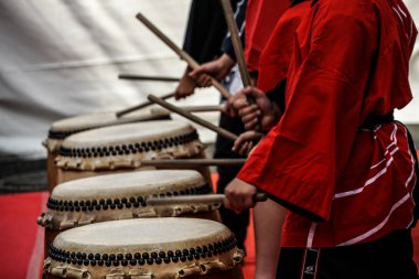Taiko 'ya çarpan çocukların görüntüleri