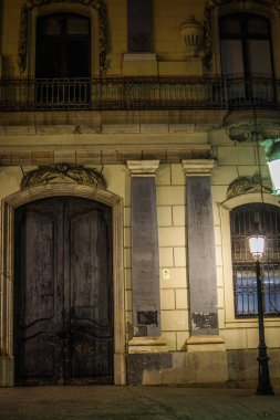 İspanya Barselona silüeti (gece görünümü)