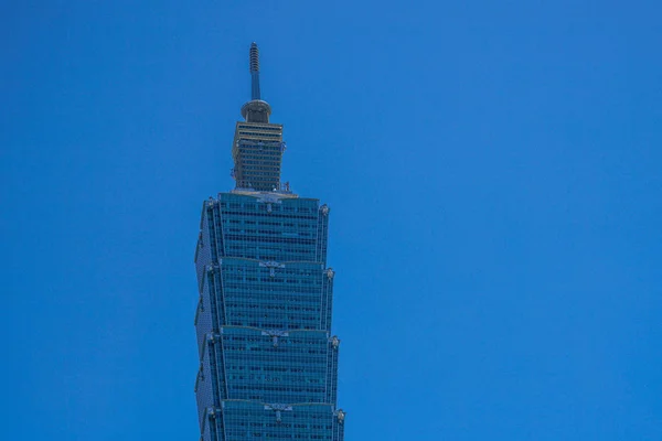 晴れ空と台北101 — ストック写真