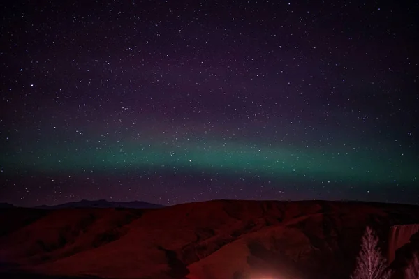 Islandzkiej Zorzy Polarnej Górskiej Sylwetki — Zdjęcie stockowe