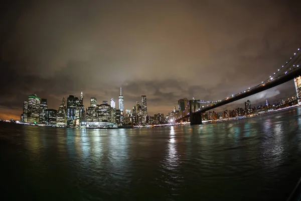 布鲁克林大桥和曼哈顿夜景 — 图库照片