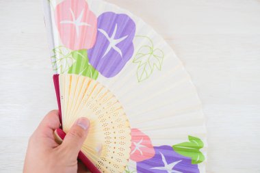 Sabah görkeminin hissi çizildi.