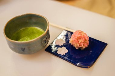 Japon tatlıları ve yeşil çay