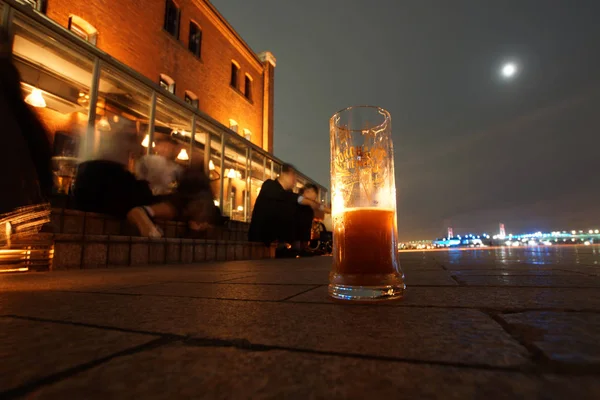 Bier Van Het Beeld Buiten Drinken — Stockfoto