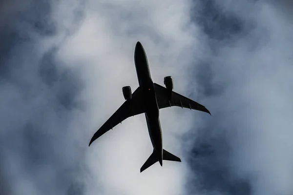 Cielo Nublado Silueta Avión — Foto de Stock