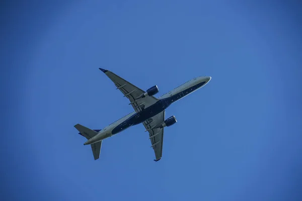 Blue Sky Plane Image — ストック写真