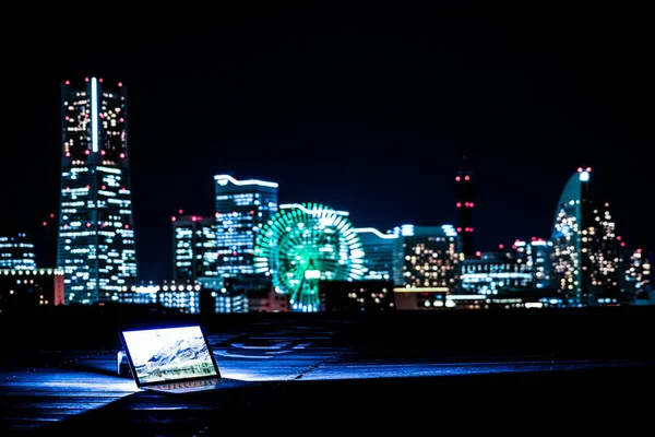 Yokohama Ночной Вид Ноутбук Nomad Работник Изображения — стоковое фото