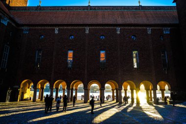 Stockholm Belediye Binası avlusunda (İsveç)