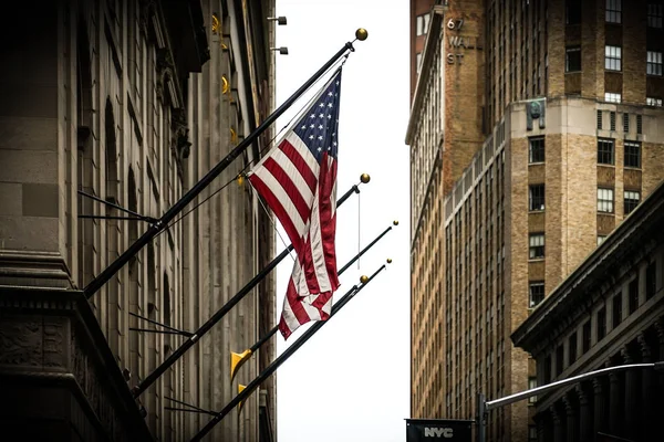 纽约华尔街和星条旗 — 图库照片