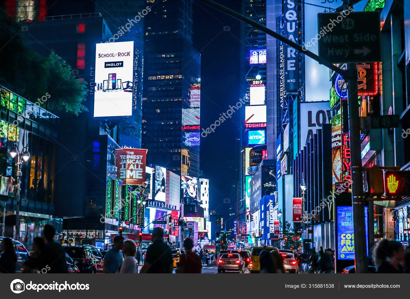 纽约时代广场的夜景时代广场—— 库存社论照片© kanzilyou #315881538