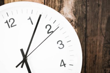 Basit duvar saatinin resmi