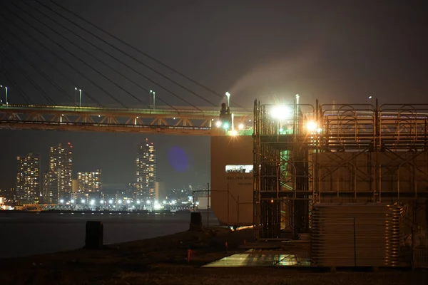 横滨湾大桥与横滨水手长夜景 — 图库照片