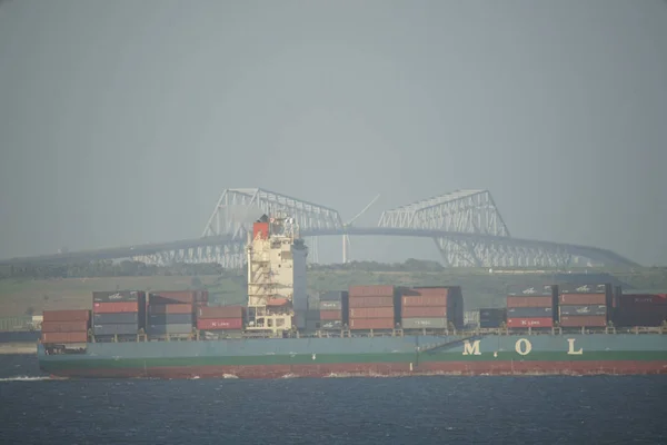 Navio Contentor Ponte Portão Tóquio — Fotografia de Stock