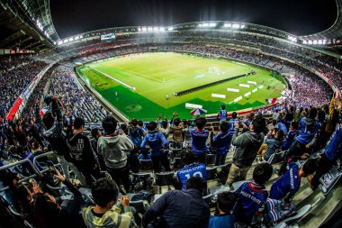 Futbol maçına tezahürat edecek insanlar
