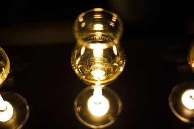 Şık bir şarap kadehi görüntüsü