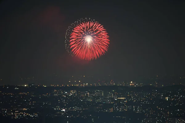 요코하마의 랜드마크 탑에서 수있는 불꽃놀이 — 스톡 사진