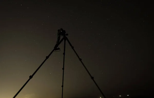 Yıldızlı Gökyüzünü Fotoğraflamak Için Kamera — Stok fotoğraf