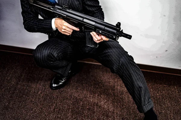 Businessman Fight Machine Gun — Stock Photo, Image