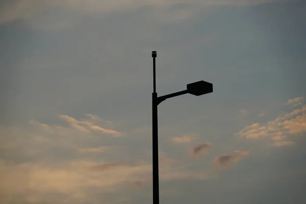 街路灯と夕暮れ — ストック写真