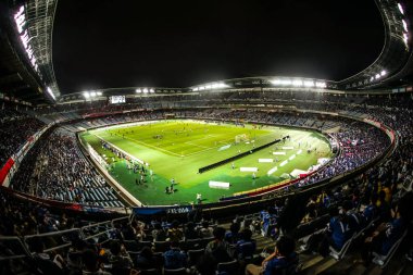 Futbol maçına tezahürat edecek insanlar