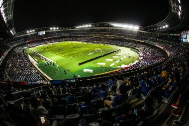 Futbol maçına tezahürat edecek insanlar