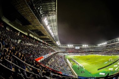 Futbol maçına tezahürat edecek insanlar
