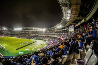 Futbol maçına tezahürat edecek insanlar