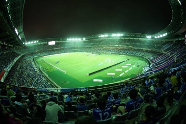 Futbol maçına tezahürat edecek insanlar