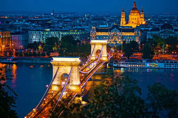 Сеченый Цепной Мост Ночью — стоковое фото