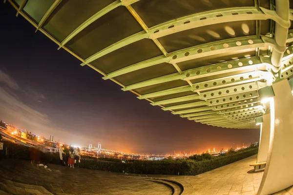 Liman Manzaralı Tepe Parkı — Stok fotoğraf