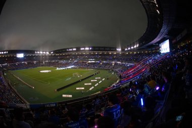 Futbol maçına tezahürat edecek insanlar