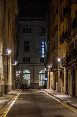 İspanya Barselona silüeti (gece görünümü)