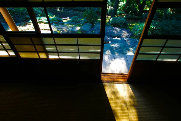 Luz Que Conecta Uma Sala Estilo Japonês — Fotografia de Stock