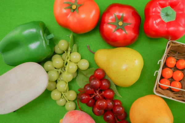 テーブルの上に置かれている野菜や果物 — ストック写真