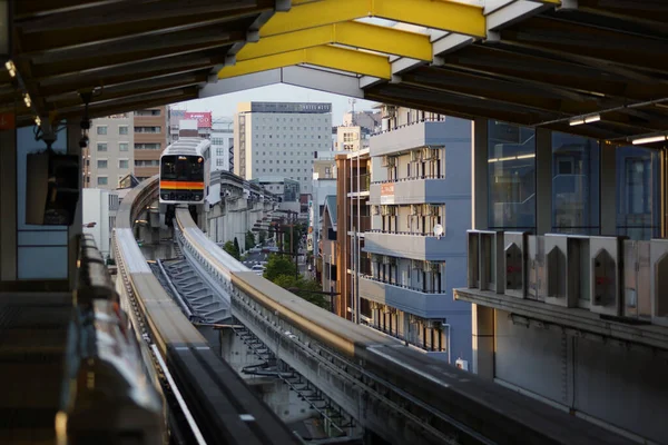 Tama Monorail Som Driver Ett Bostadsområde — Stockfoto