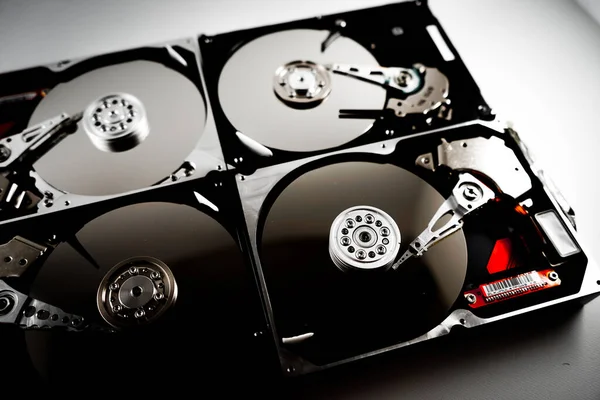 分解されたハードディスクドライブのイメージ — ストック写真