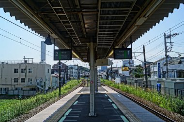 Yazın başında Yokohama Hattı Büyük İstasyon Evi