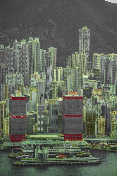 从天空100天文台可看见的香港天际线 — 图库照片